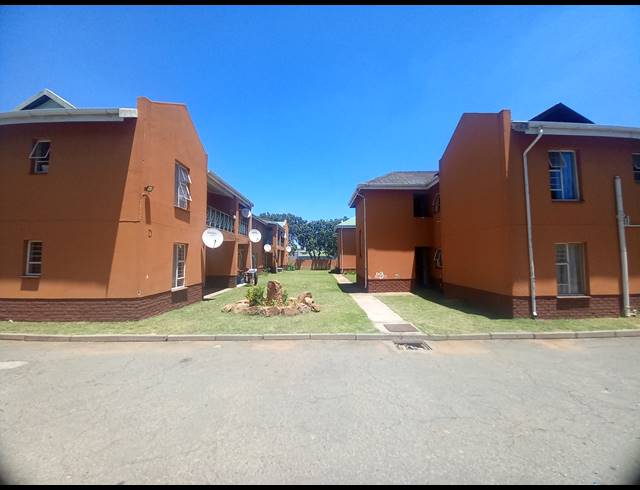 3 BEDROOM APARTMENT FOR SALE IN BOKSBURG CENTRAL